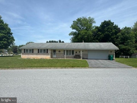 Homes For Sale - 200 Oak Dr Dr<br/> Cumberland County, MOUNT HOLLY SPRINGS, PA 17065