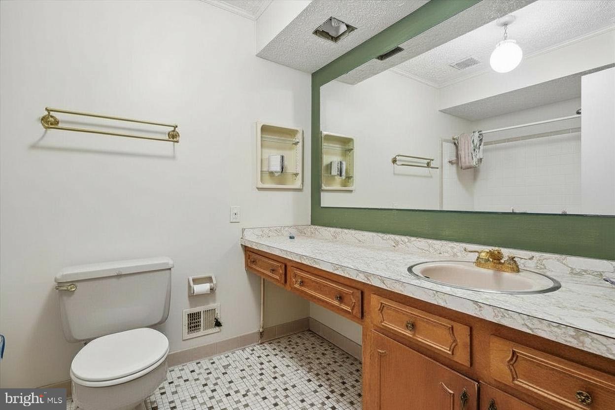 TANTALLON ON THE POTOMAC - Residential