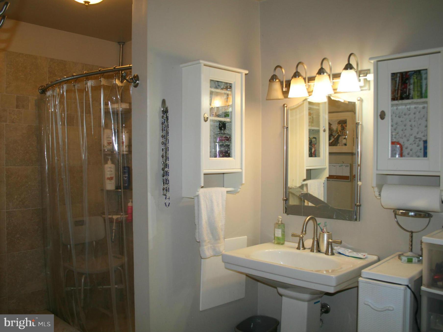 KELLINGTON DRIVE - Residential