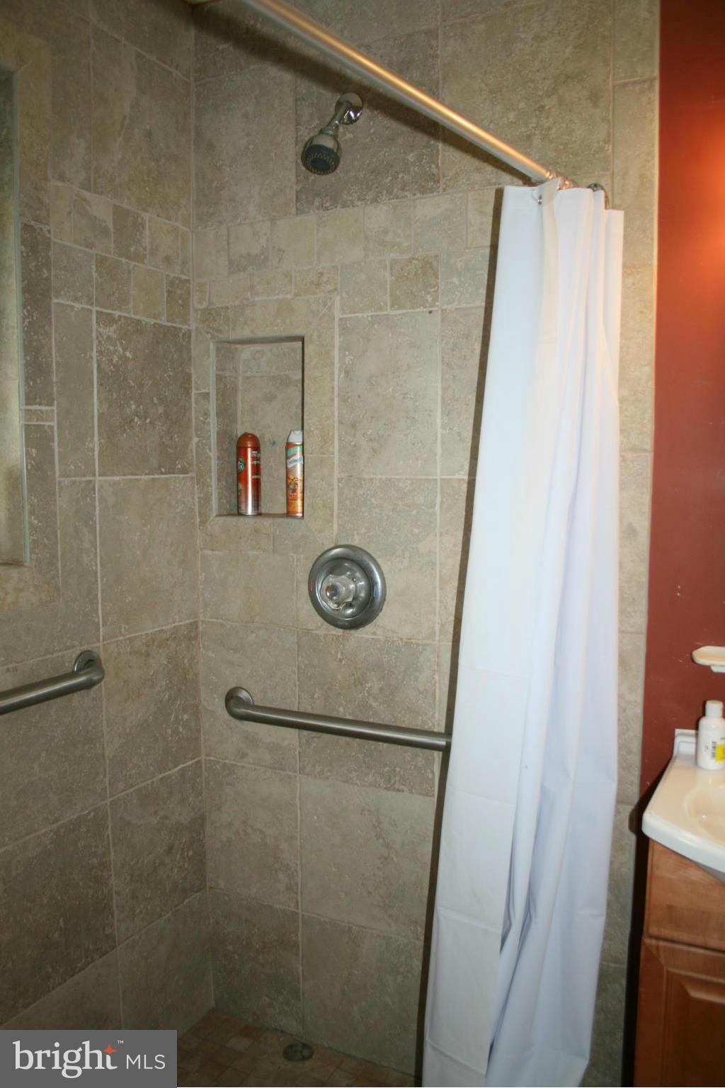 KELLINGTON DRIVE - Residential