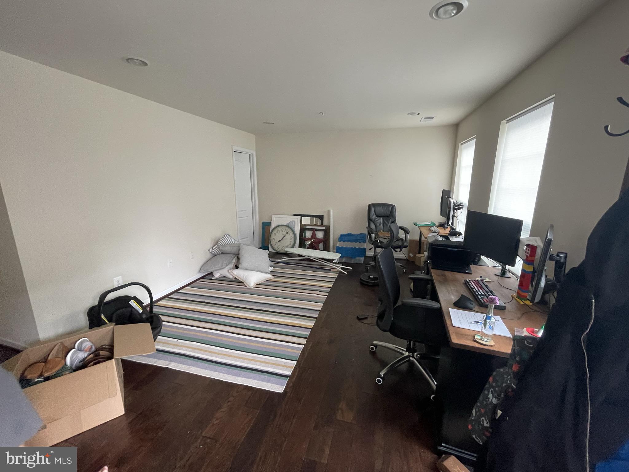 OXFORD SQUARE - Residential Lease