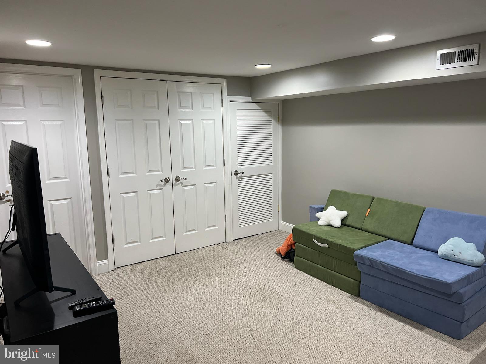 VIOLETVILLE - Residential Lease