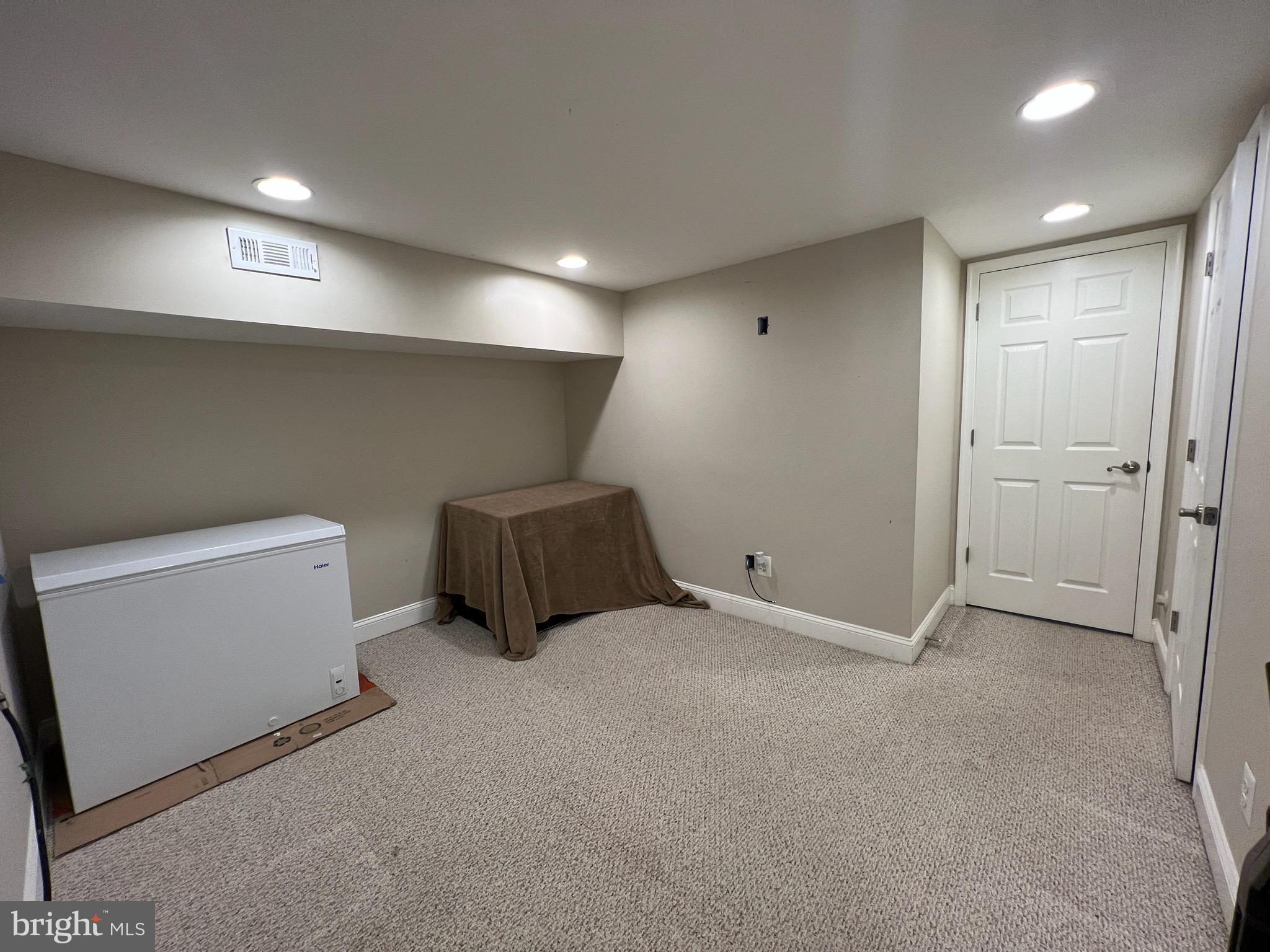 VIOLETVILLE - Residential Lease