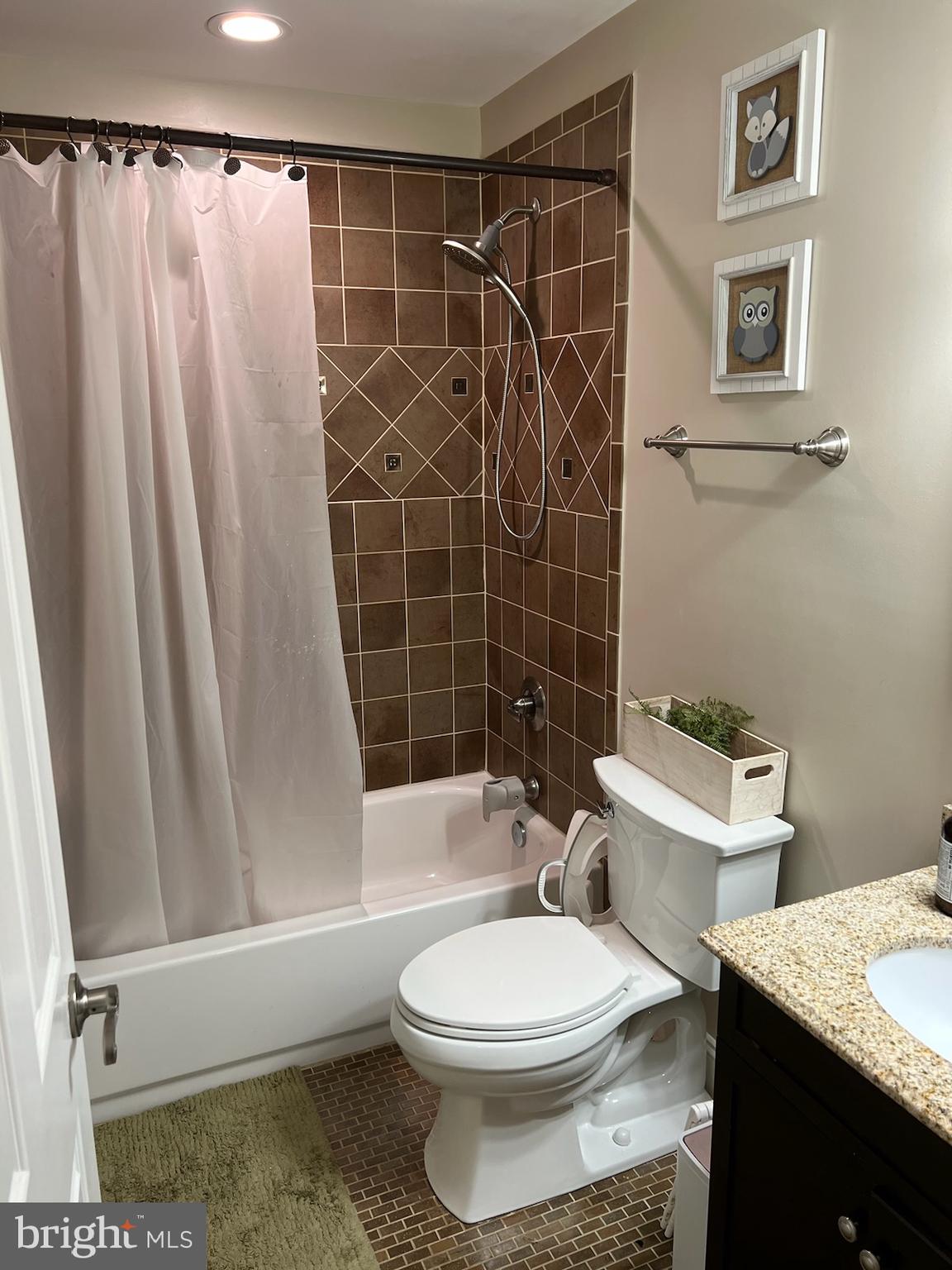 VIOLETVILLE - Residential Lease