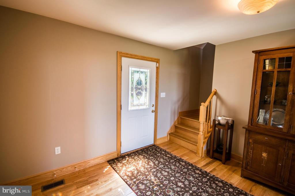 ROUND MOUNTAIN - Residential