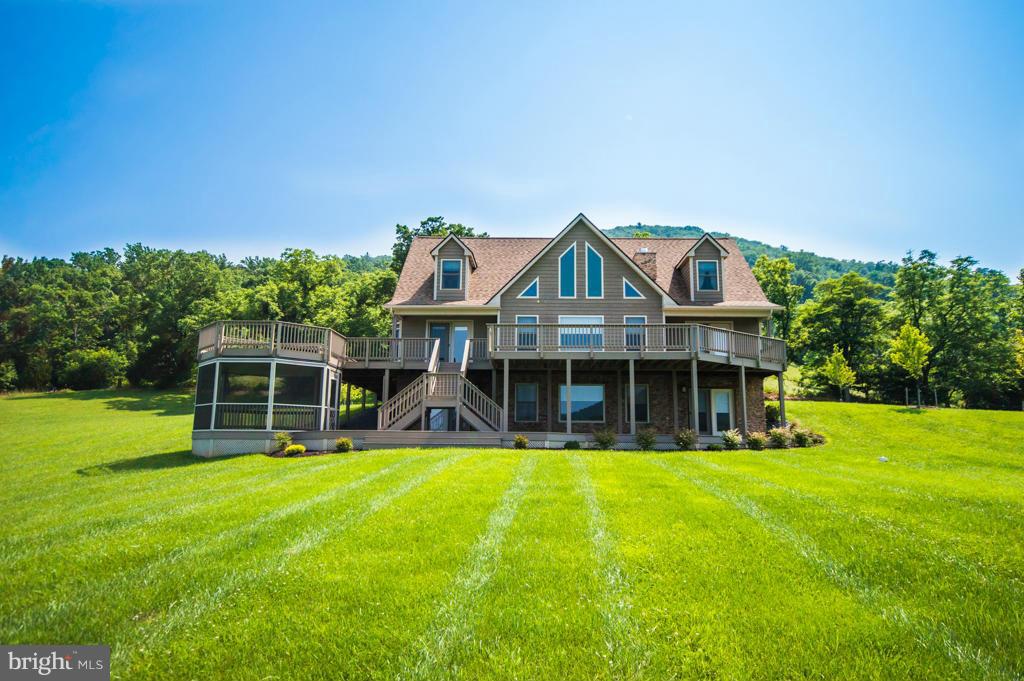 ROUND MOUNTAIN - Residential