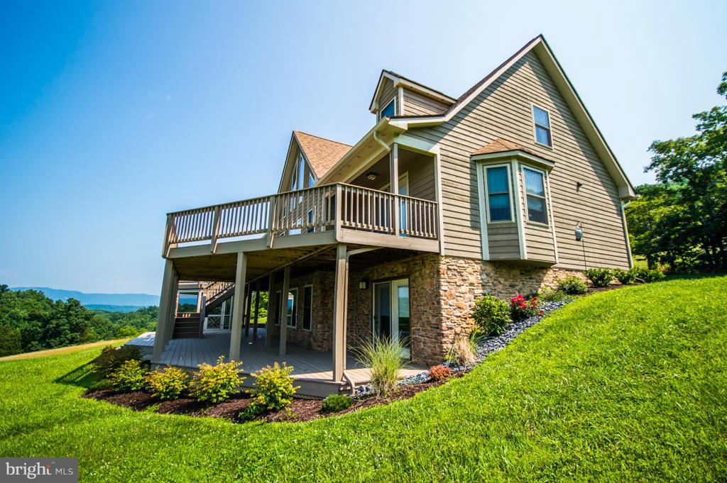 ROUND MOUNTAIN - Residential