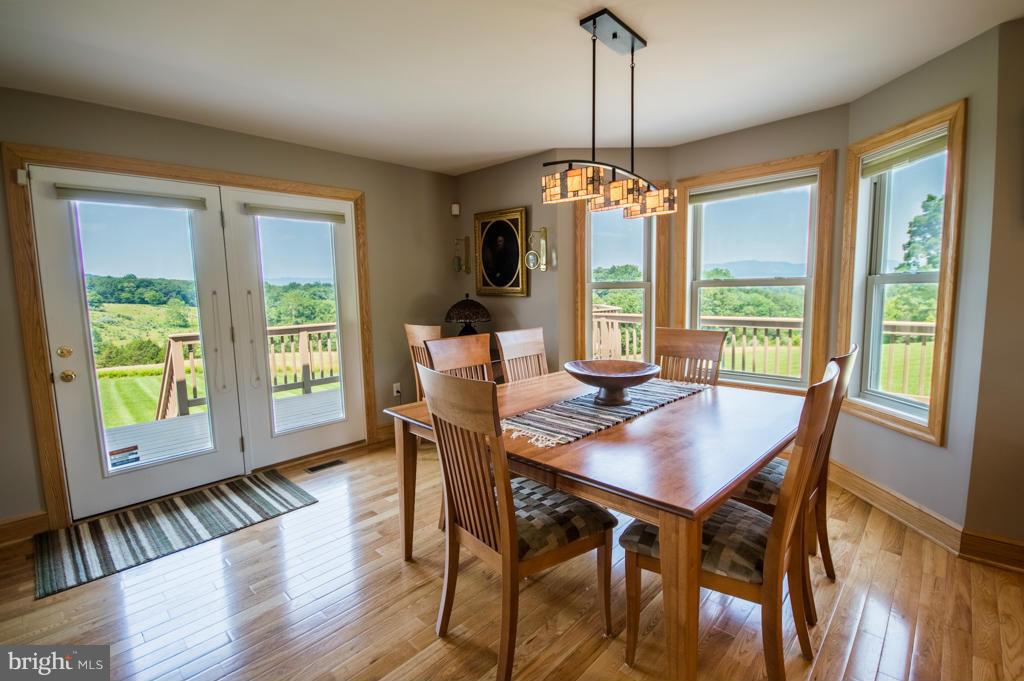 ROUND MOUNTAIN - Residential