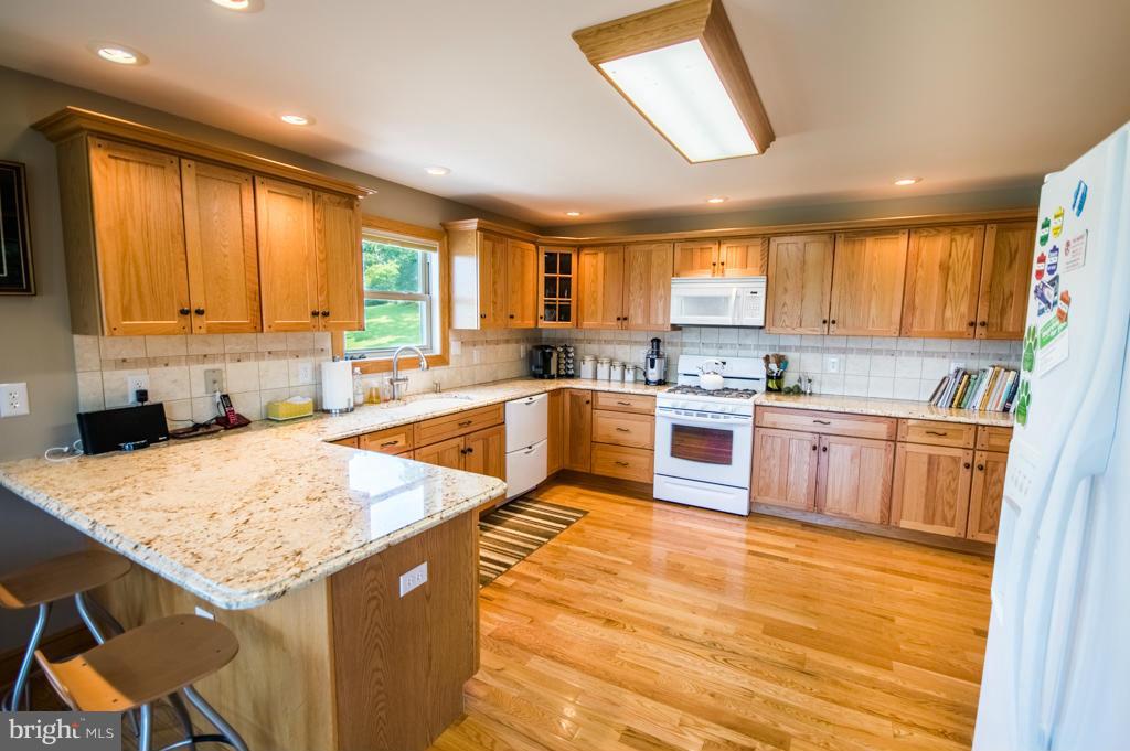 ROUND MOUNTAIN - Residential