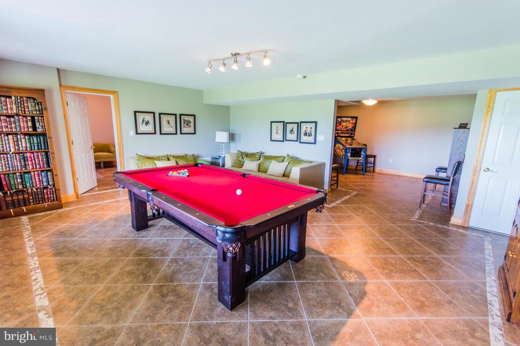 ROUND MOUNTAIN - Residential