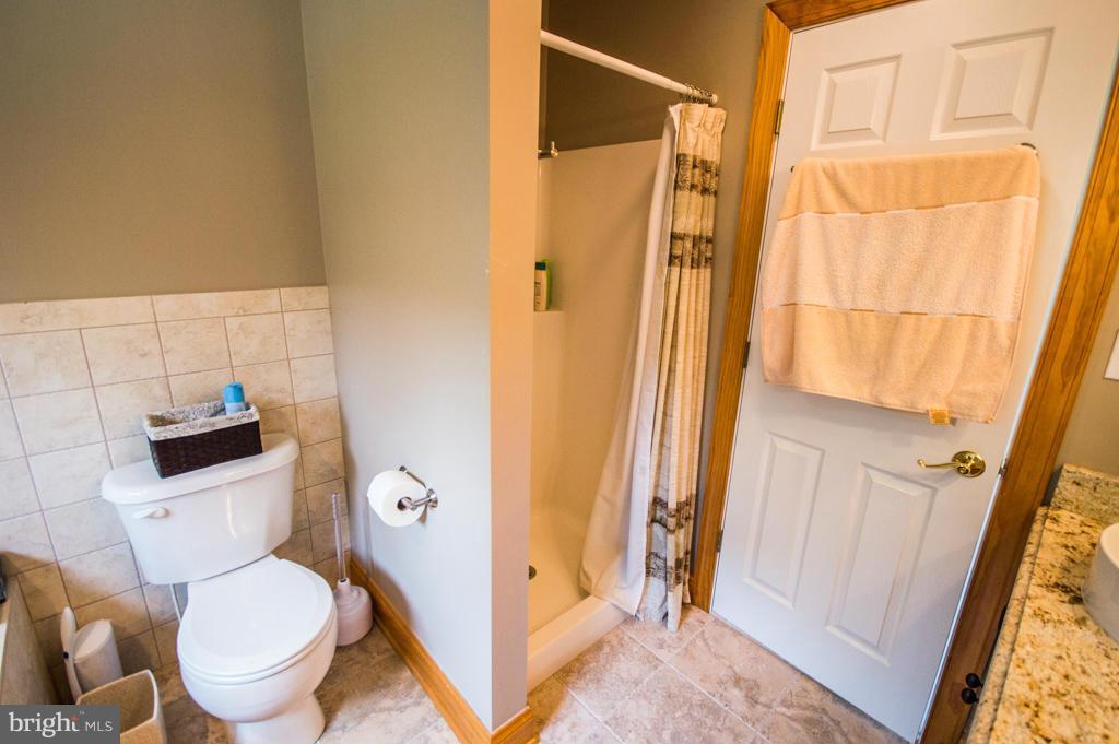 ROUND MOUNTAIN - Residential