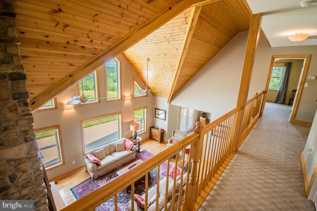 ROUND MOUNTAIN - Residential