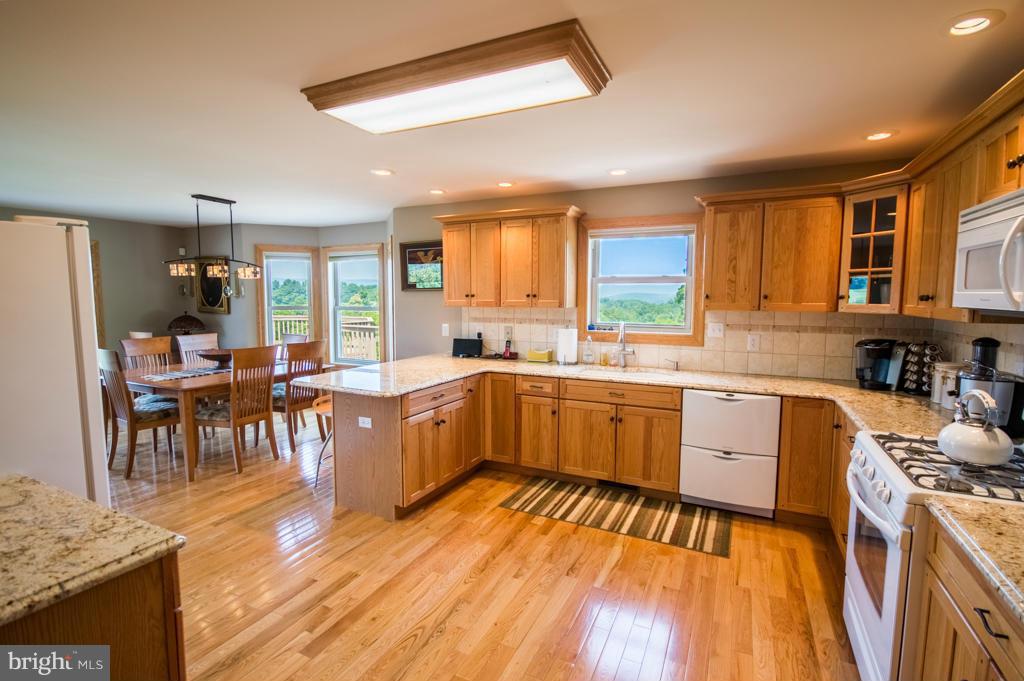 ROUND MOUNTAIN - Residential