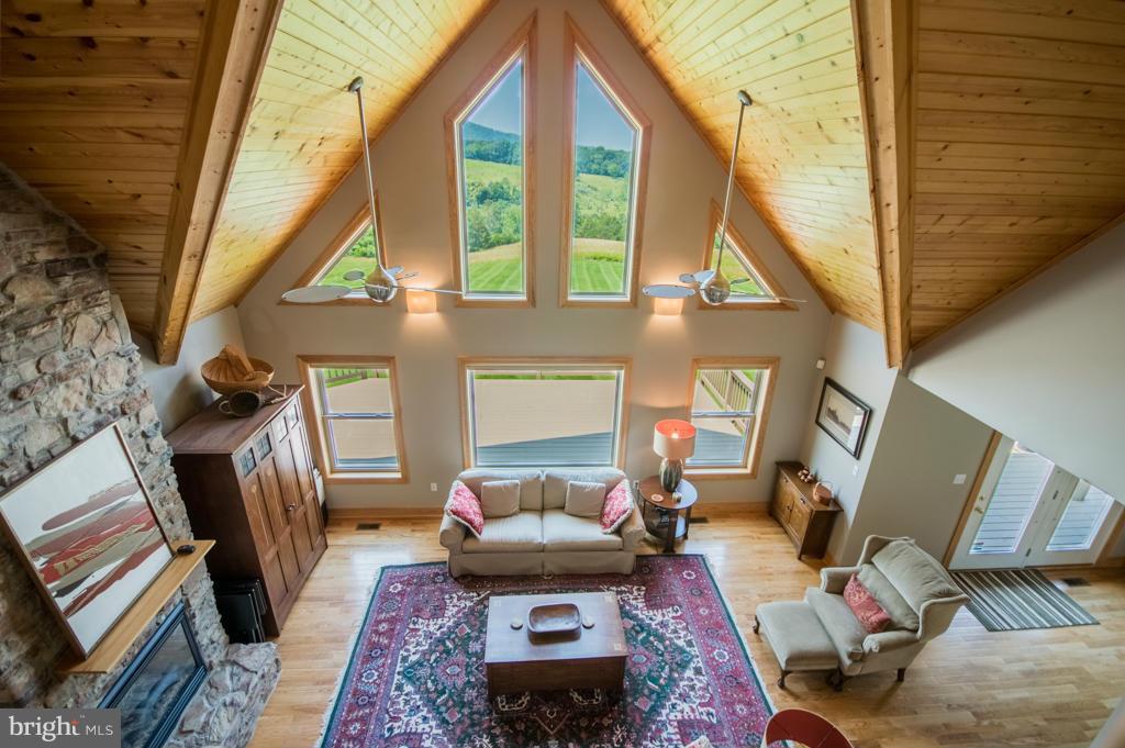 ROUND MOUNTAIN - Residential