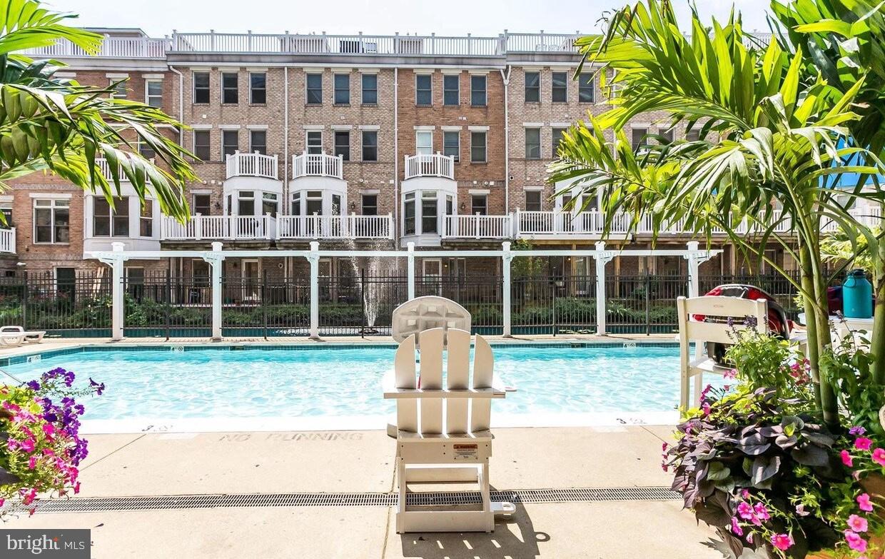 PIERSIDE AT HARBORVIEW - Residential