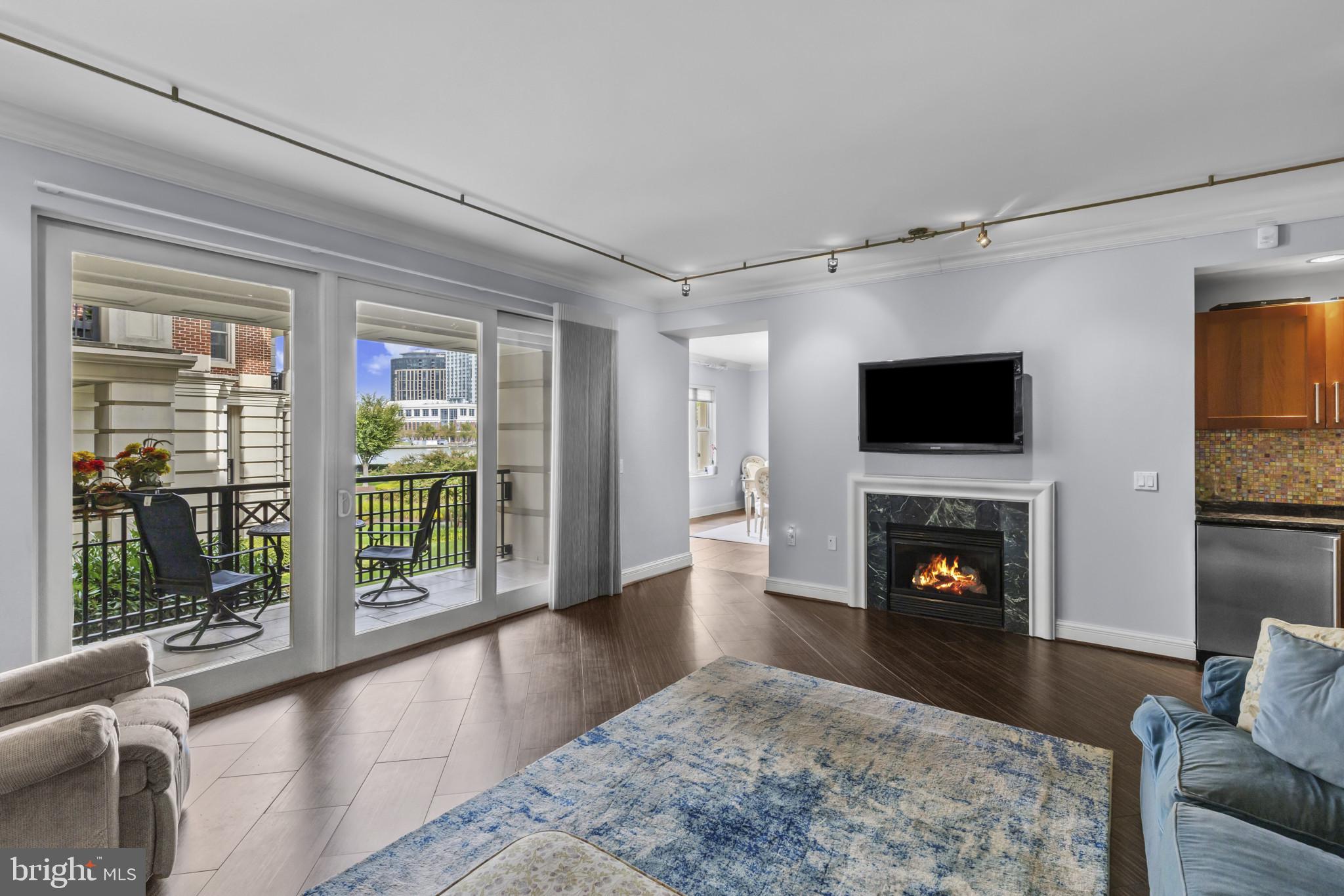 THE RITZ-CARLTON RESIDENCES - Residential