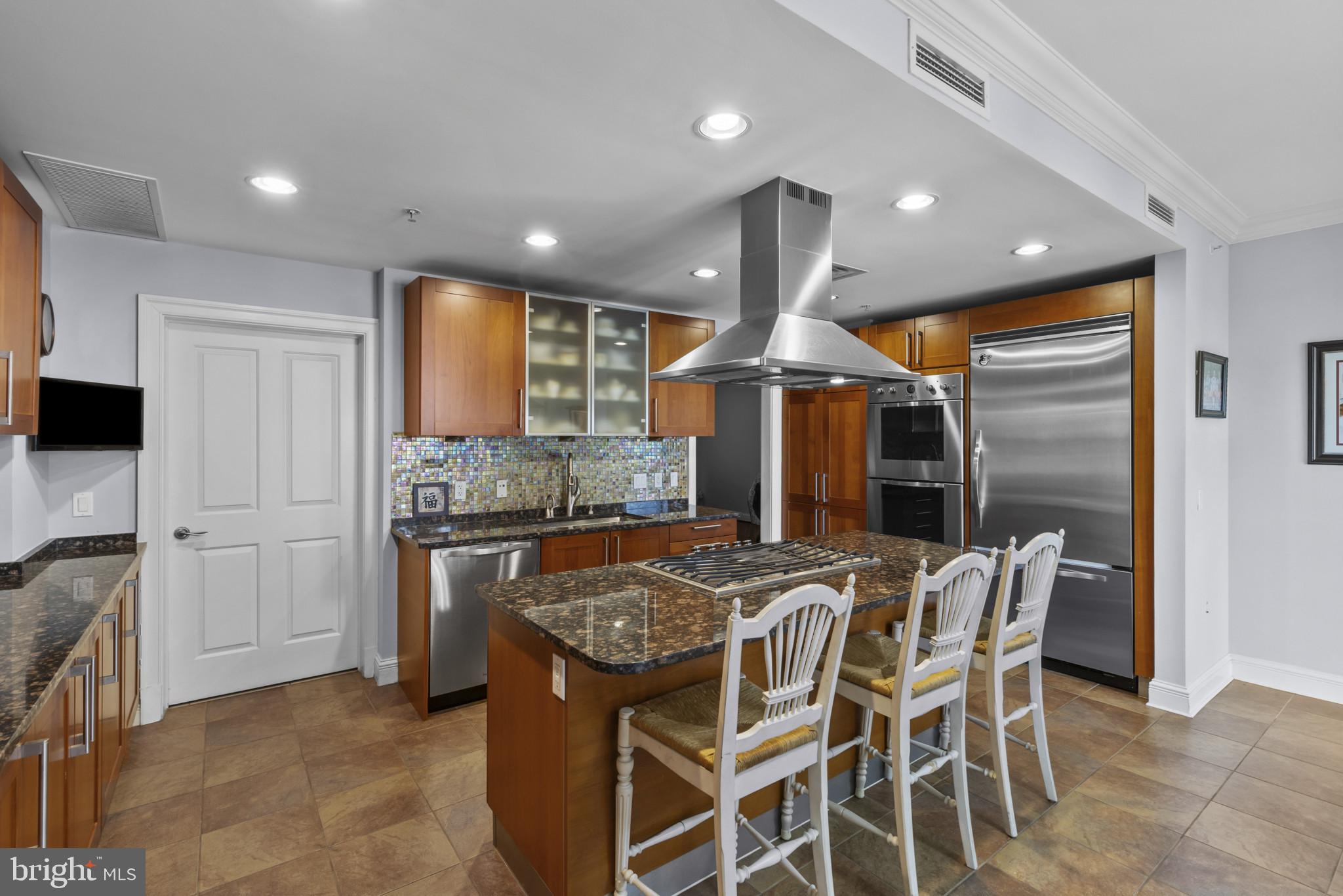 THE RITZ-CARLTON RESIDENCES - Residential