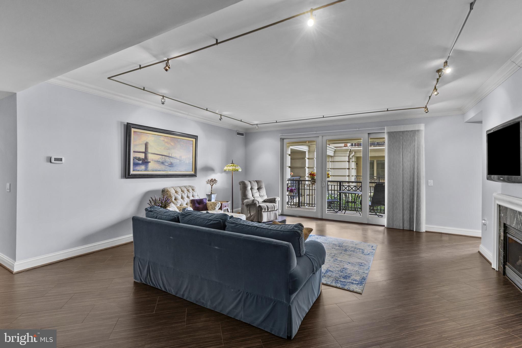 THE RITZ-CARLTON RESIDENCES - Residential