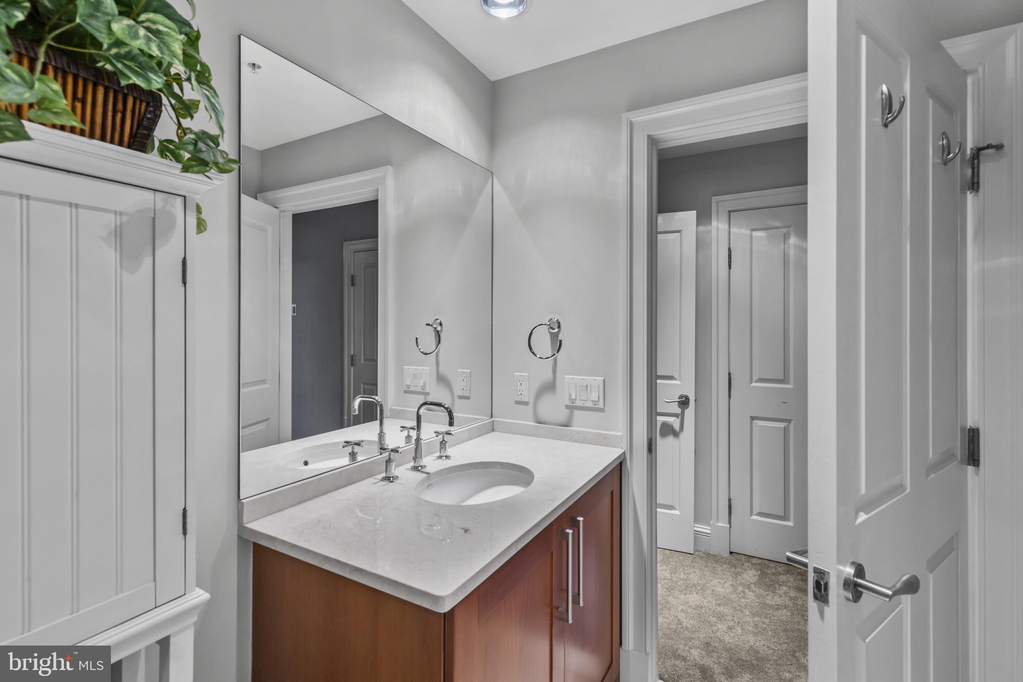 THE RITZ-CARLTON RESIDENCES - Residential