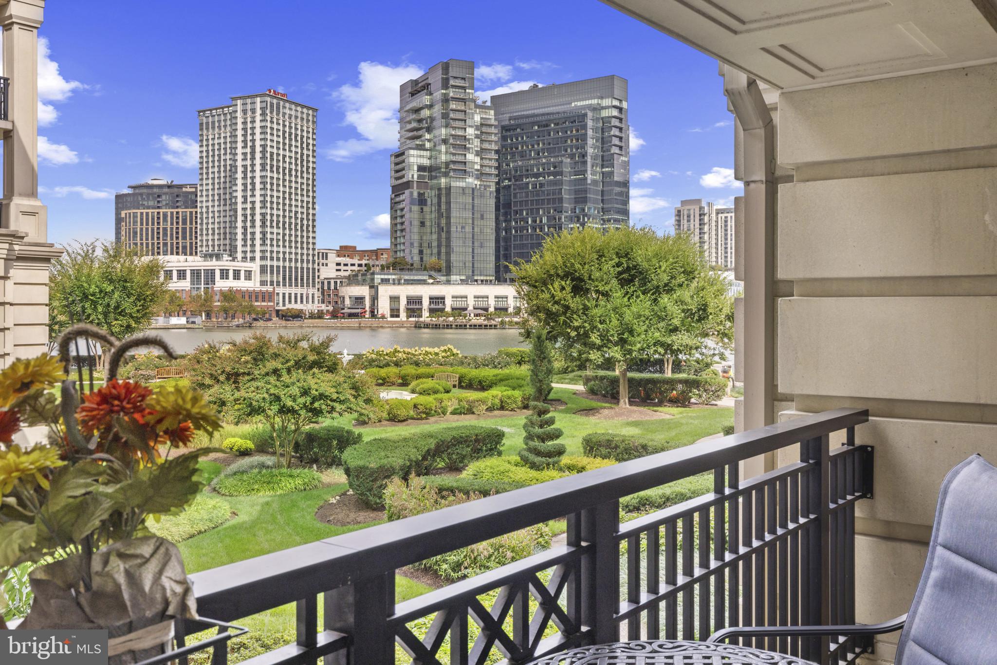 THE RITZ-CARLTON RESIDENCES - Residential