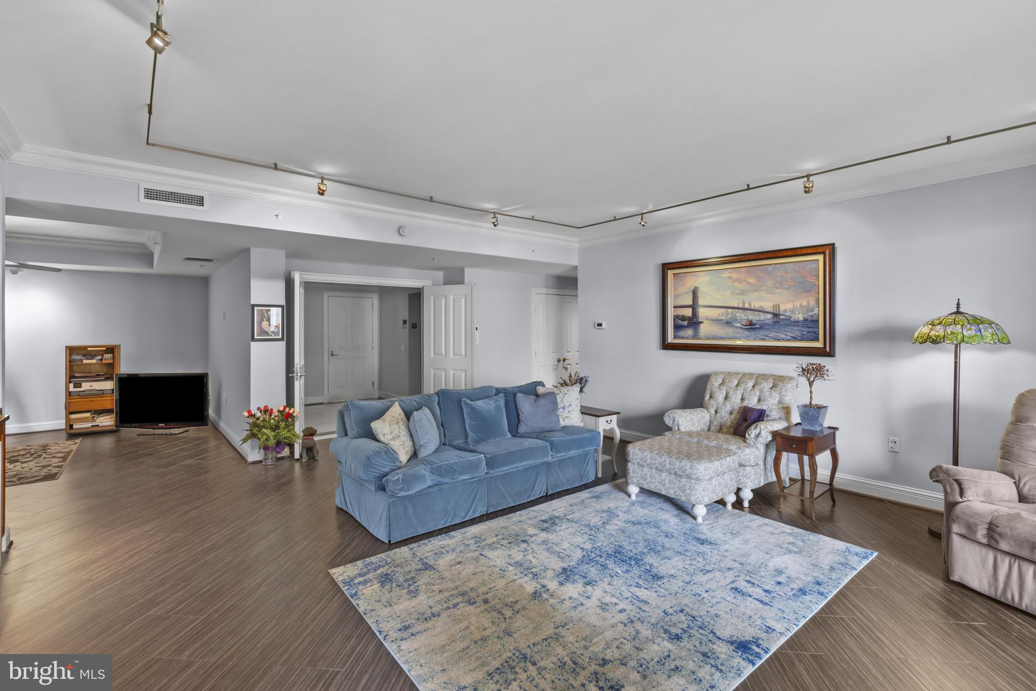 THE RITZ-CARLTON RESIDENCES - Residential