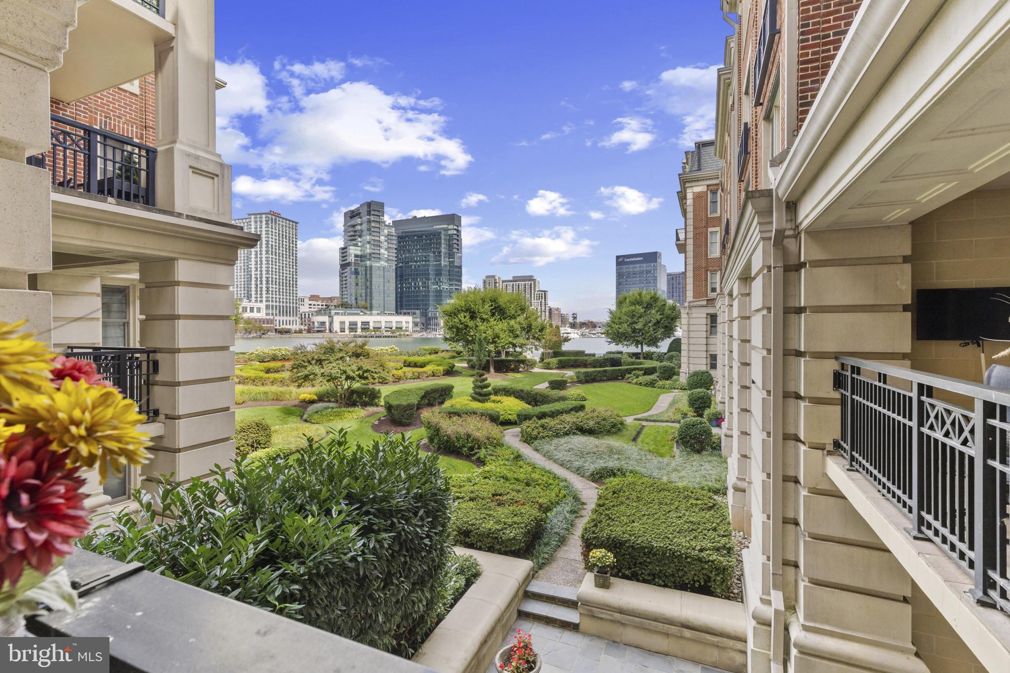 THE RITZ-CARLTON RESIDENCES - Residential