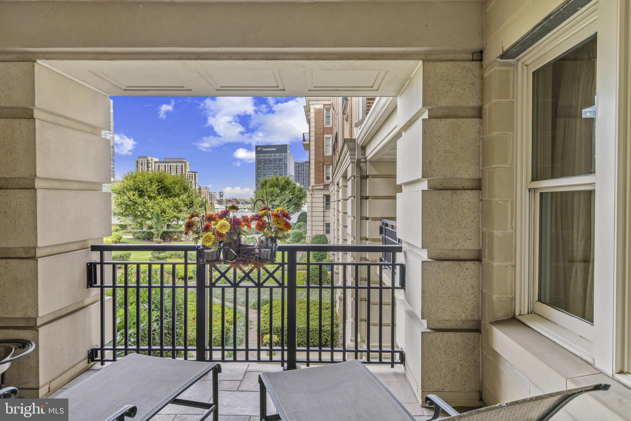 THE RITZ-CARLTON RESIDENCES - Residential