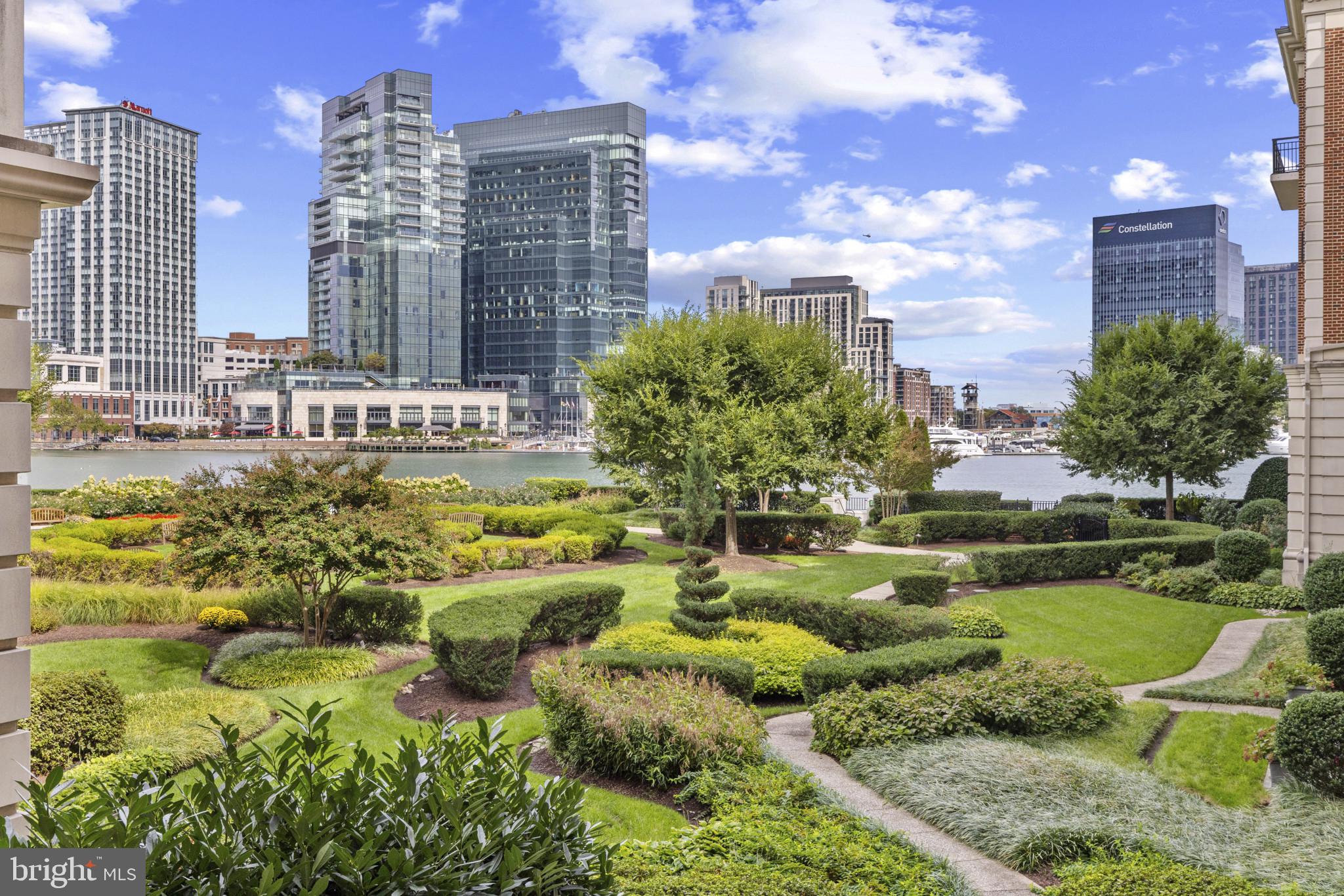 THE RITZ-CARLTON RESIDENCES - Residential