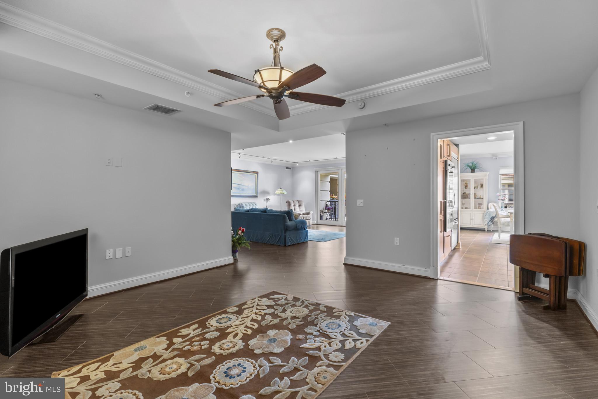 THE RITZ-CARLTON RESIDENCES - Residential