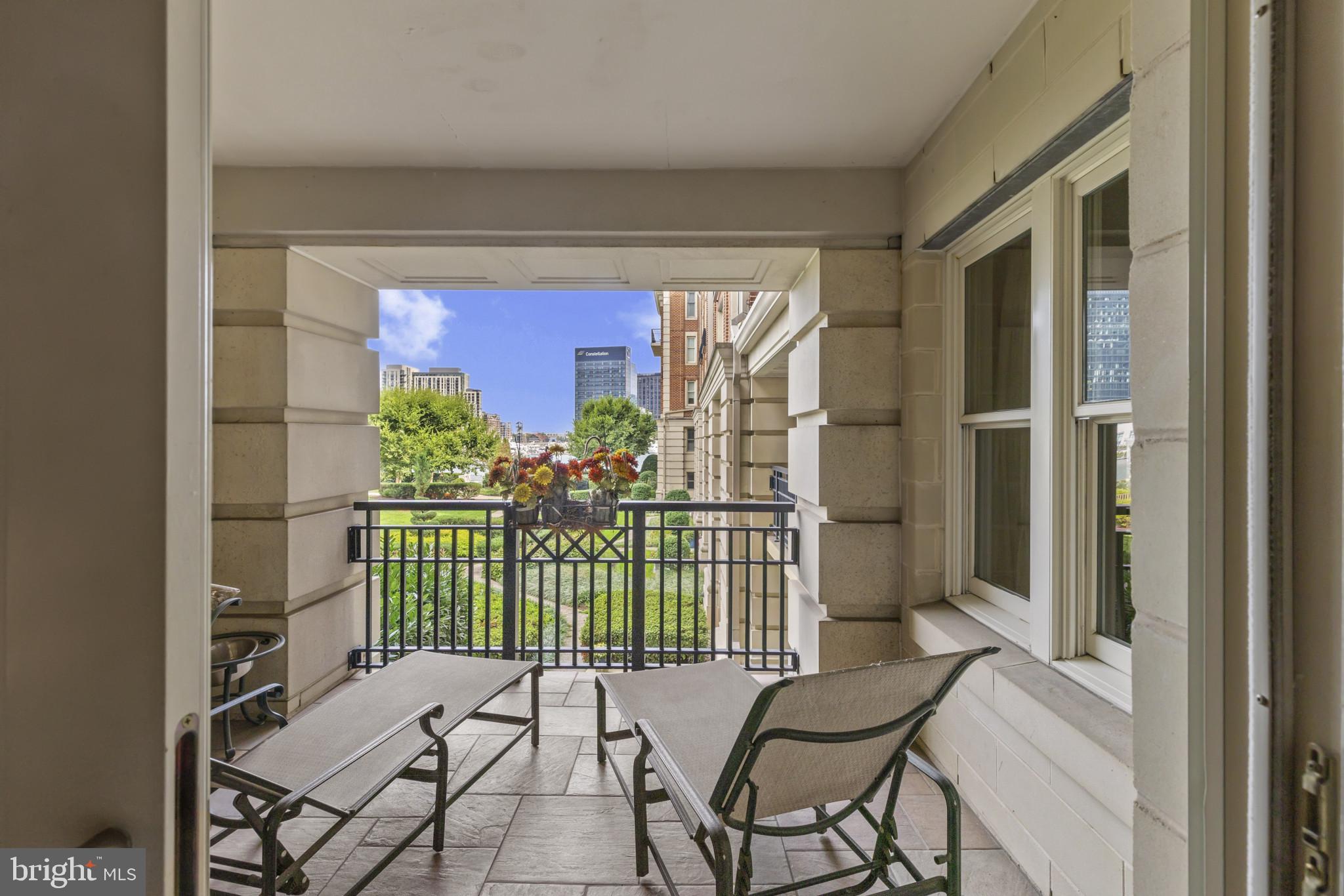 THE RITZ-CARLTON RESIDENCES - Residential