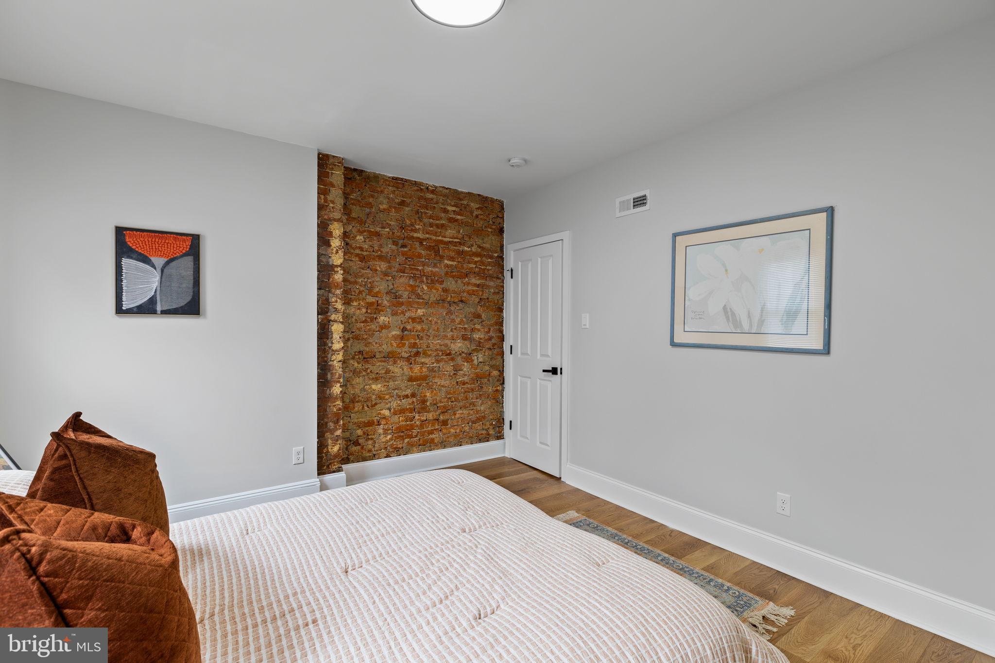 POINT BREEZE - Residential