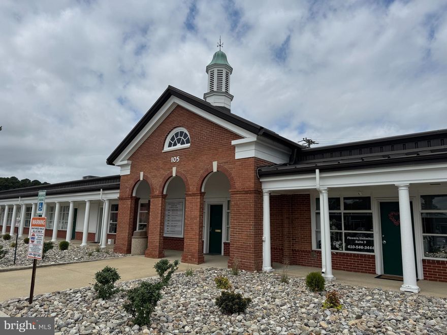 Medical or Professional Office Unit in the Pine Bluff Professional Center Condo Association. This bite size office space consists of a lobby/ reception area, a large open area in the back, a small kitchenette, a bathroom, & storage areas. There is allocated parking spaces in the rear with ample shared parking in the front. This is a great opportunity to be apart of the well known Pine Bluff professional center. There is no current HVAC system. 
Condo Fee: $627.61  (Quarterly)