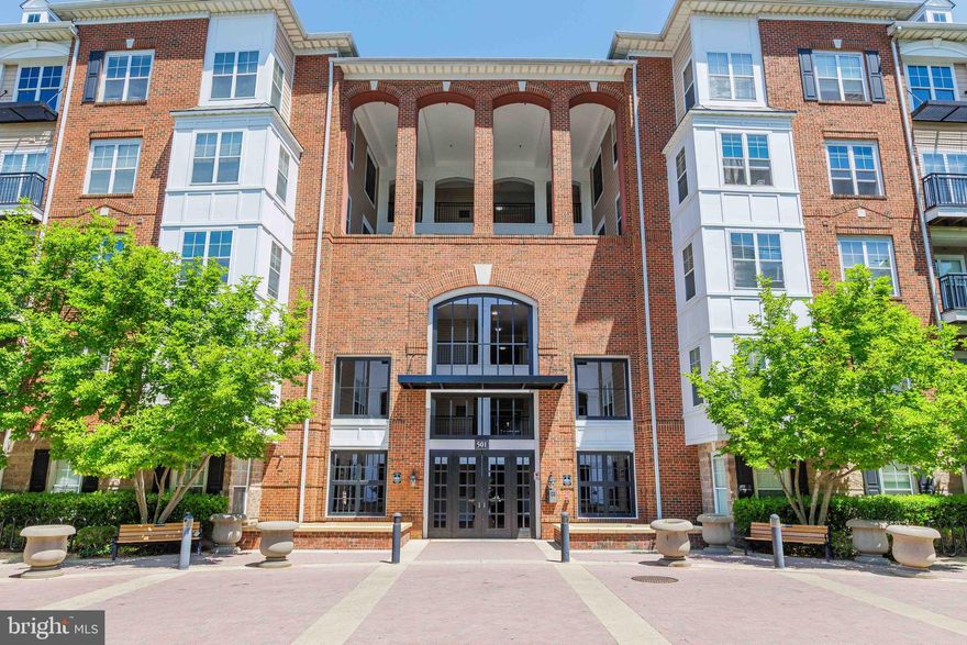 Prime Location meets Total Accessibility at The Fitz
Looking for the perfect blend of urban convenience and home comfort? This spacious 2-bed, 2-bath ground-level condo offers "no-step" entry and a bright, open floor plan featuring stunning hardwoods and an angled fireplace.
•