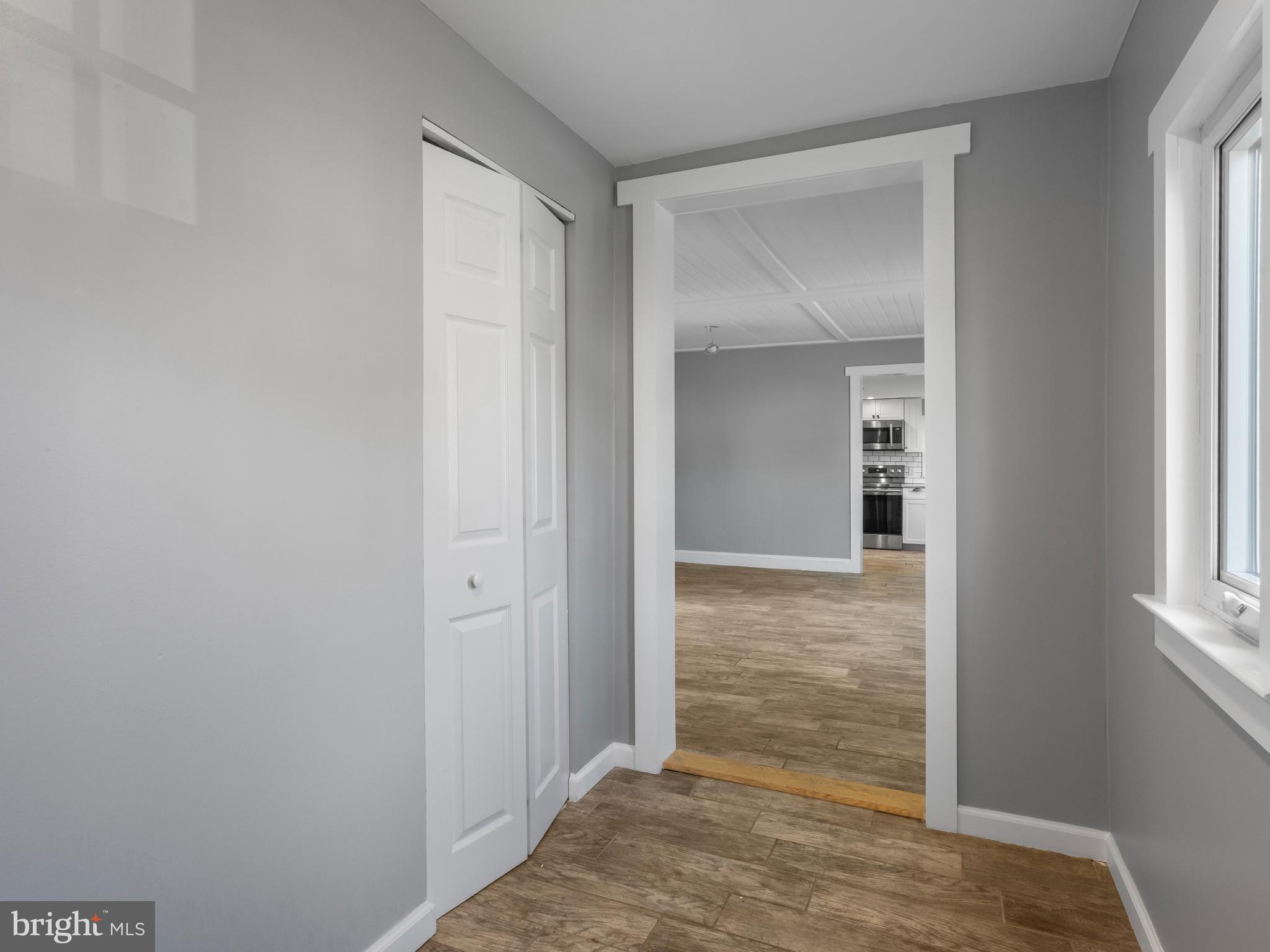 WOODLAND BEACH - Residential