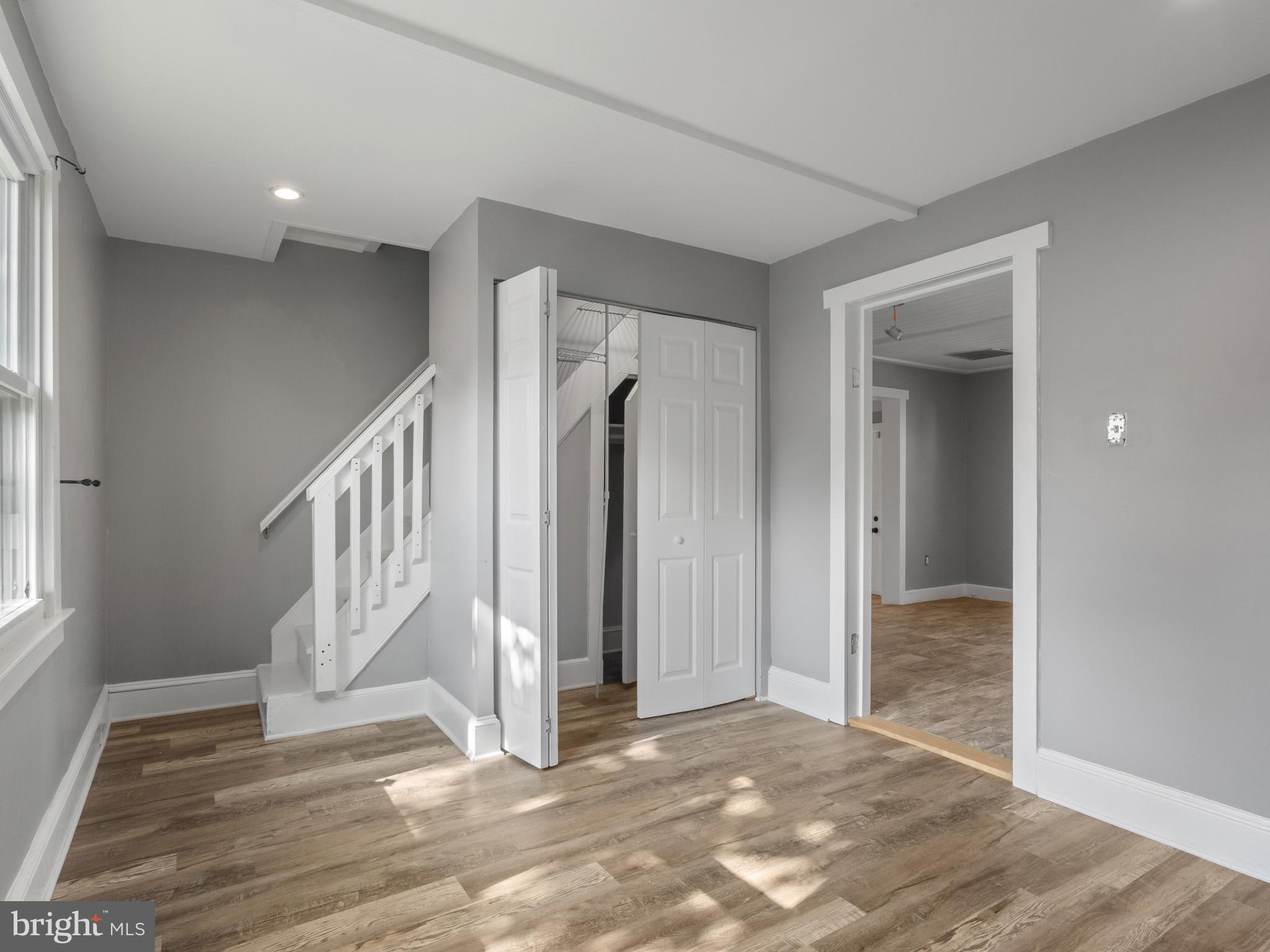 WOODLAND BEACH - Residential