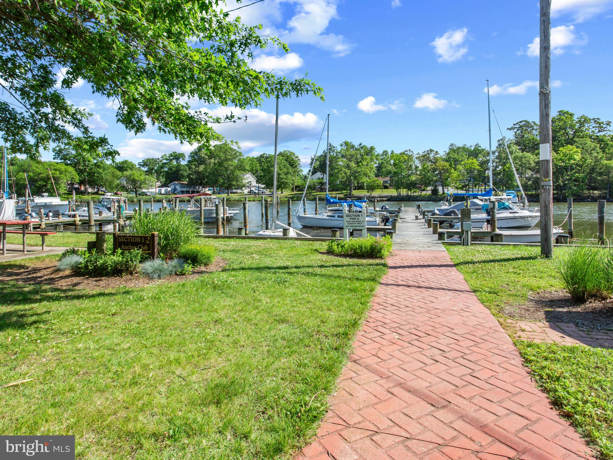 WOODLAND BEACH - Residential