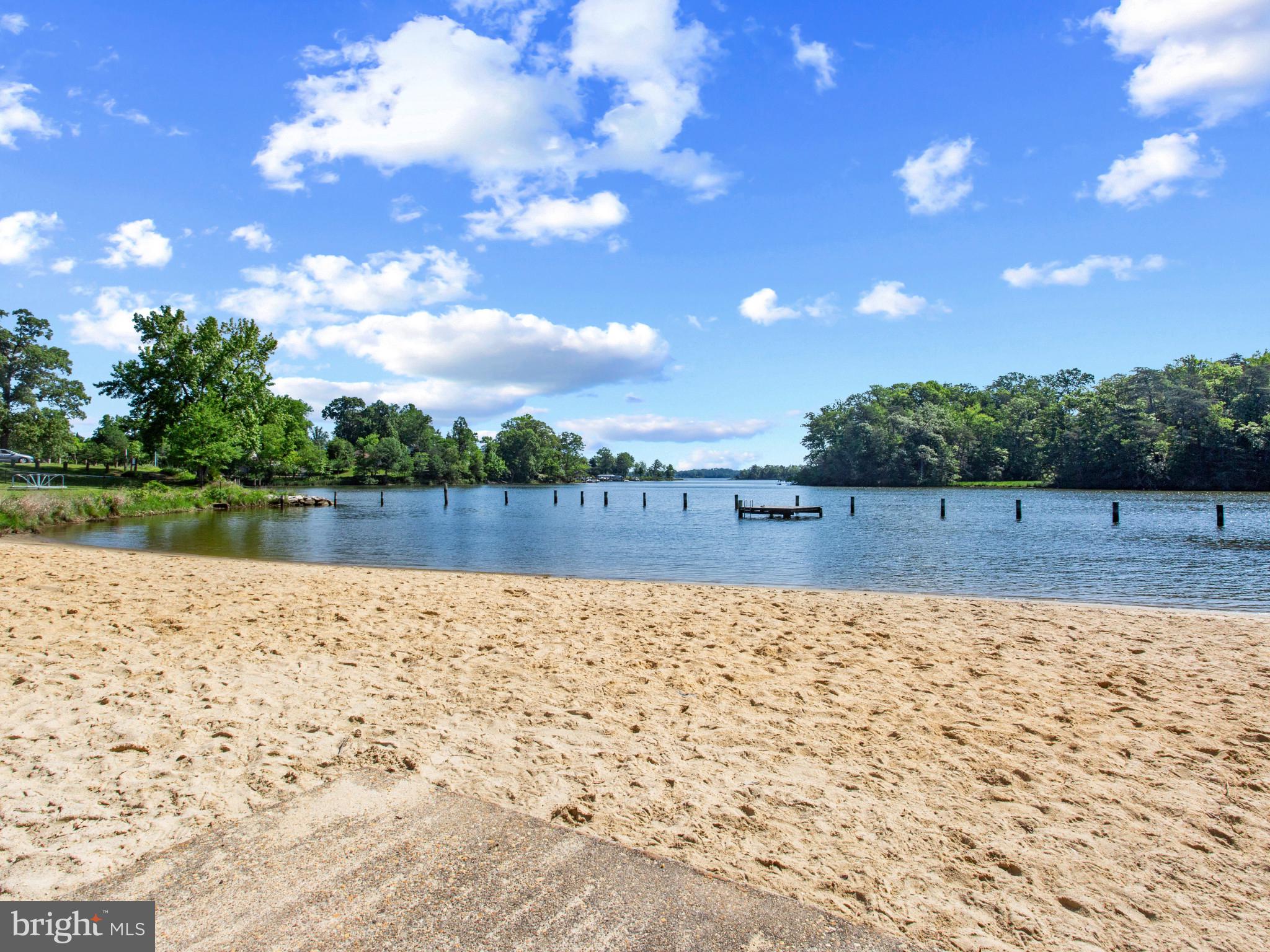 WOODLAND BEACH - Residential
