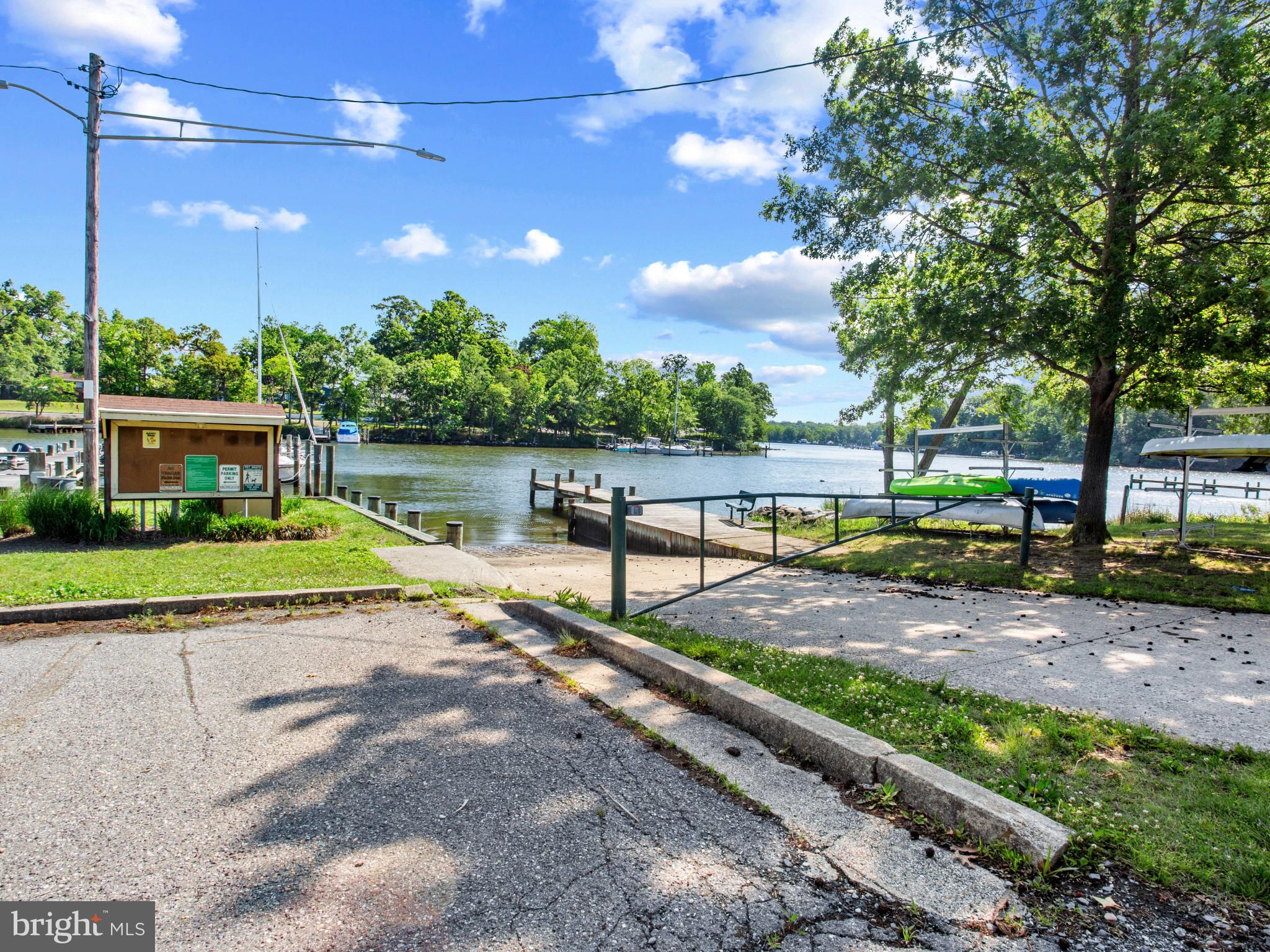 WOODLAND BEACH - Residential