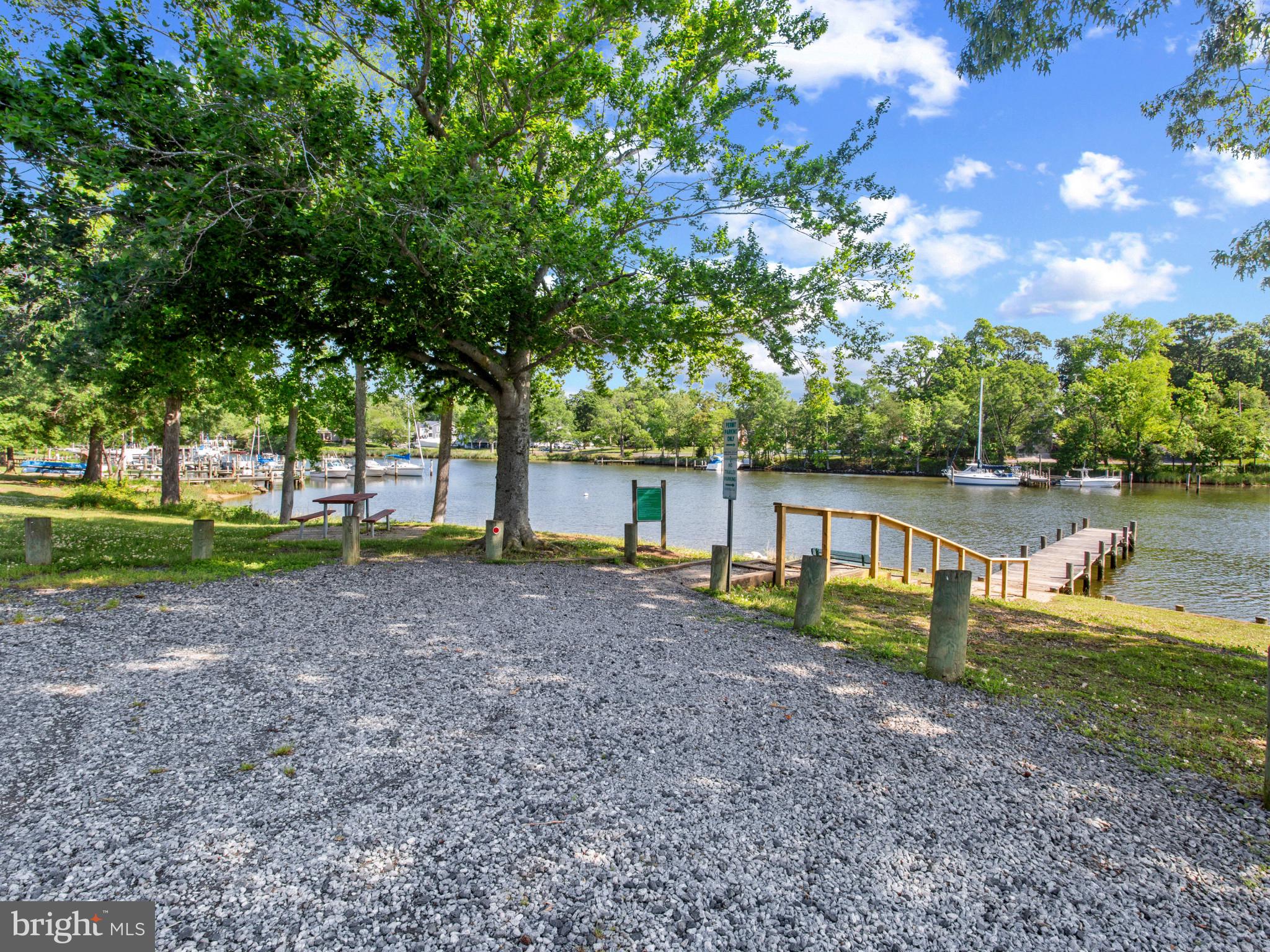 WOODLAND BEACH - Residential