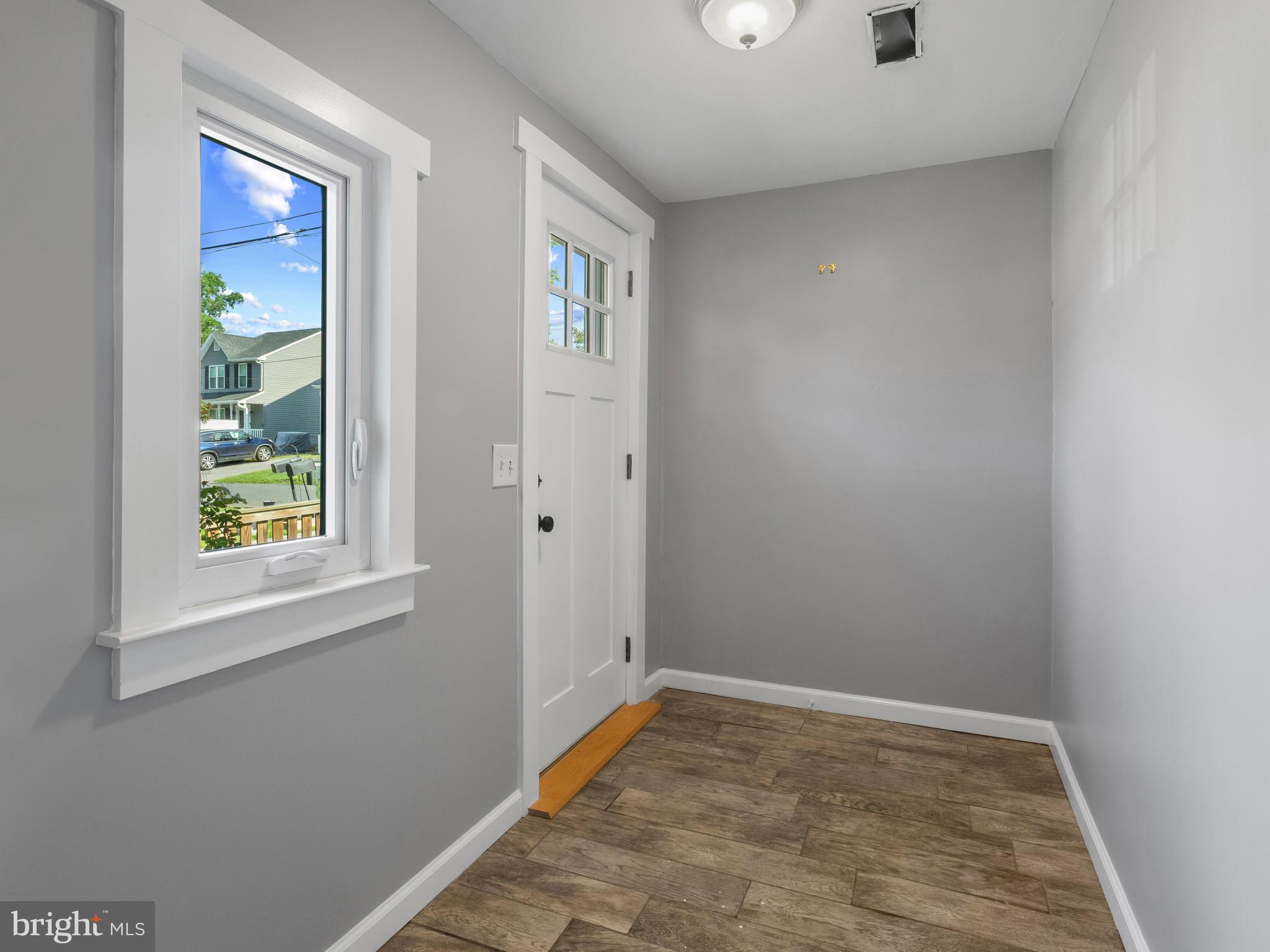 WOODLAND BEACH - Residential