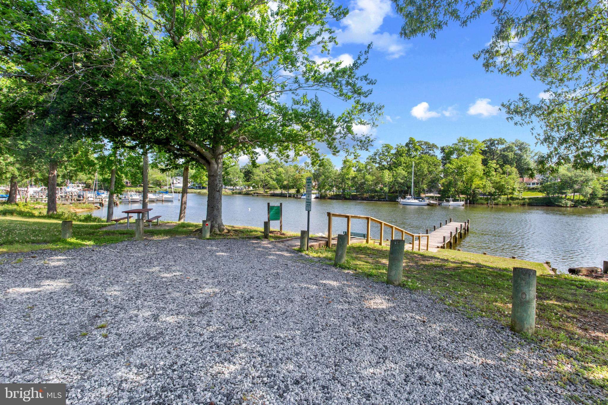 WOODLAND BEACH - Residential