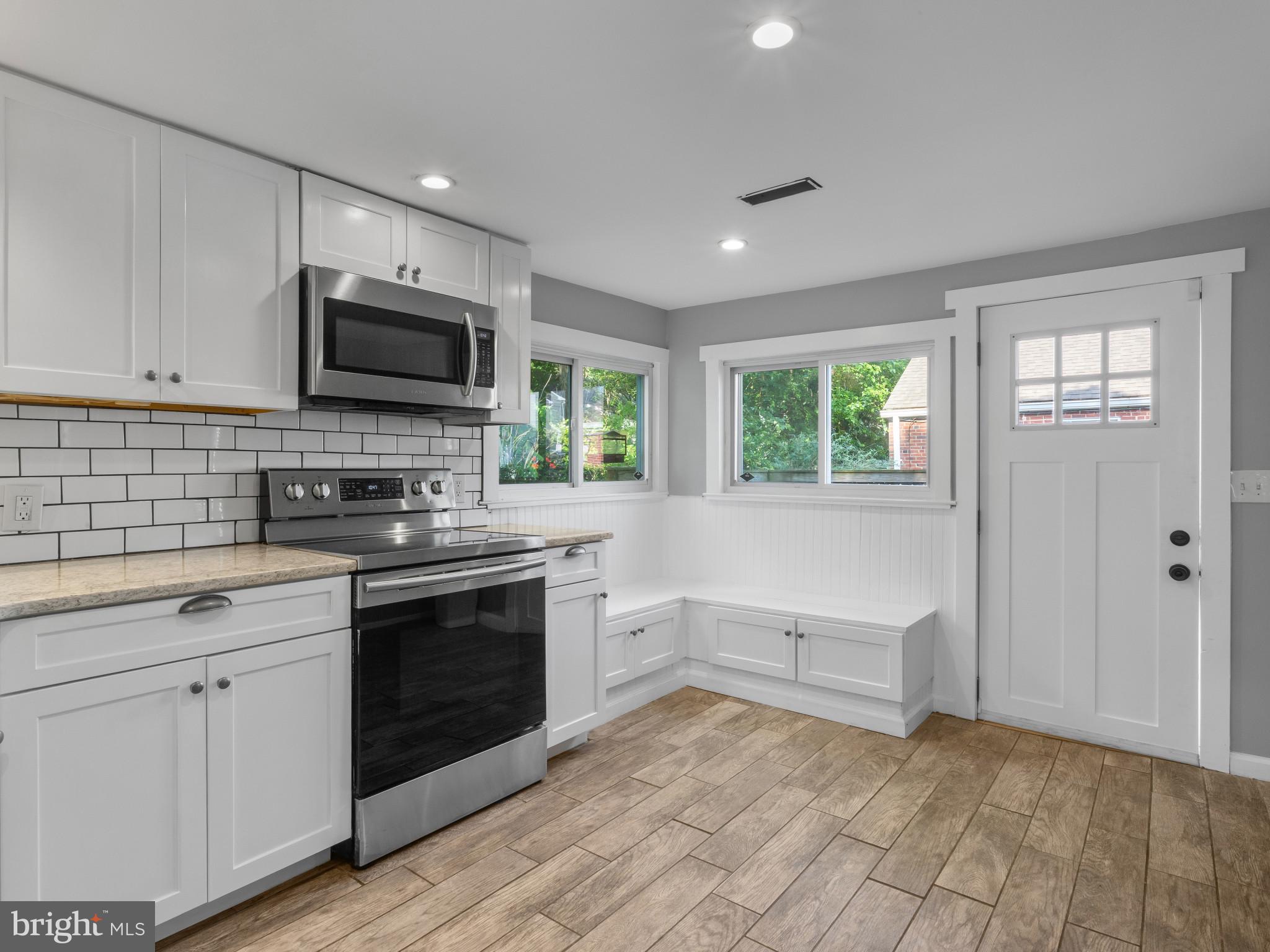 WOODLAND BEACH - Residential