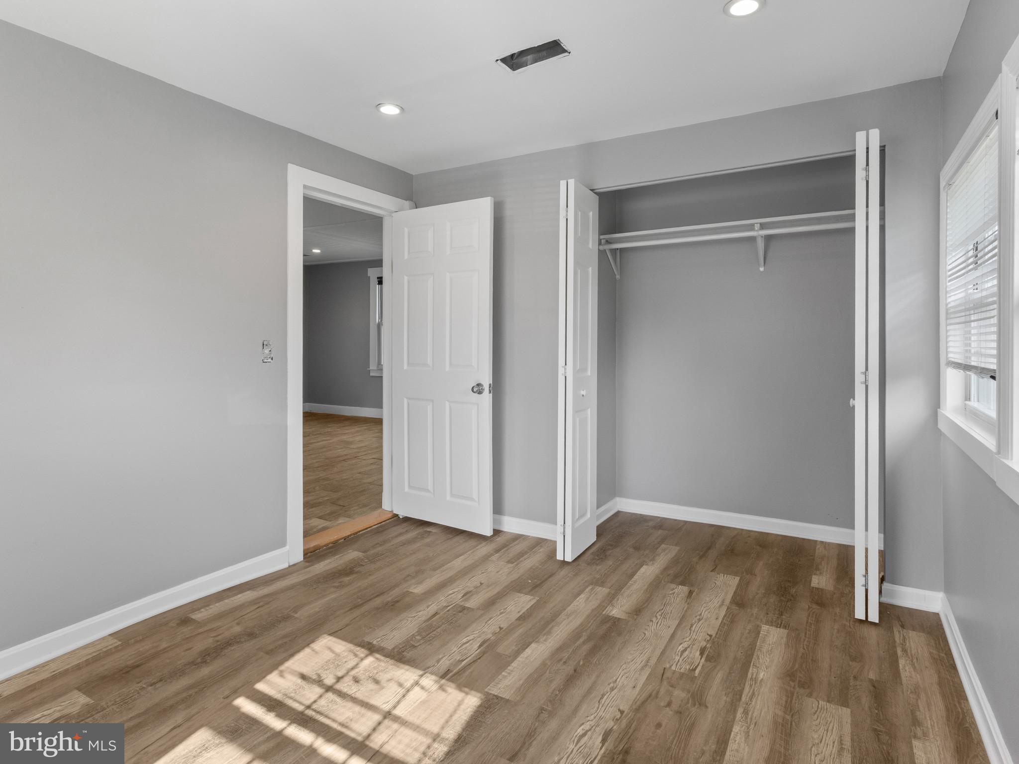 WOODLAND BEACH - Residential