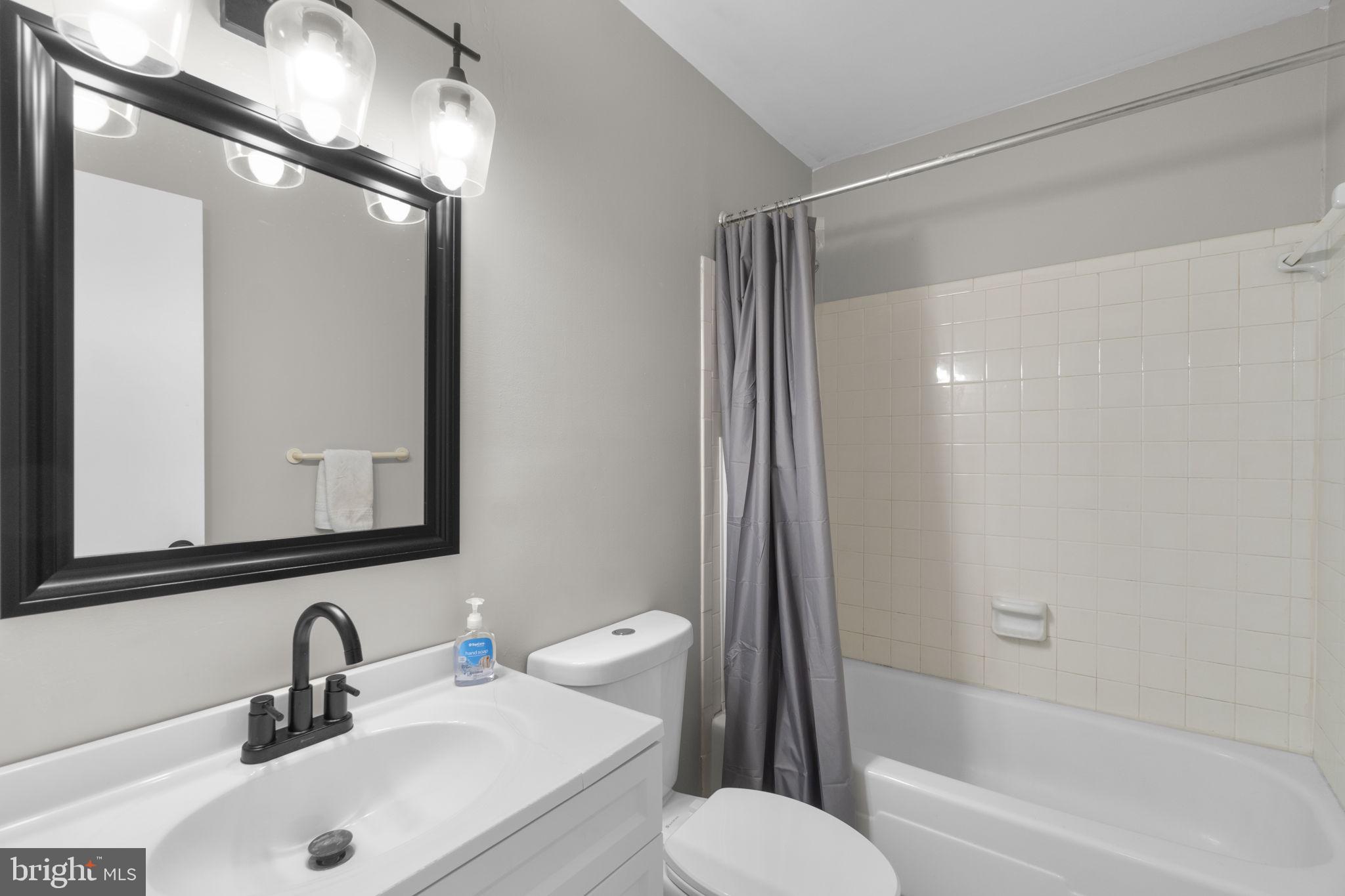 HILLCREST ORCHARDS - Residential