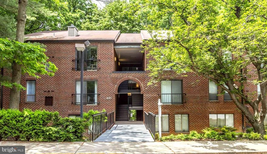 Spacious and private top floor condo overlooking Sligo Creek Park. Ample closet space, open floor plan, SS appliances, HUGE balcony overlooking park!