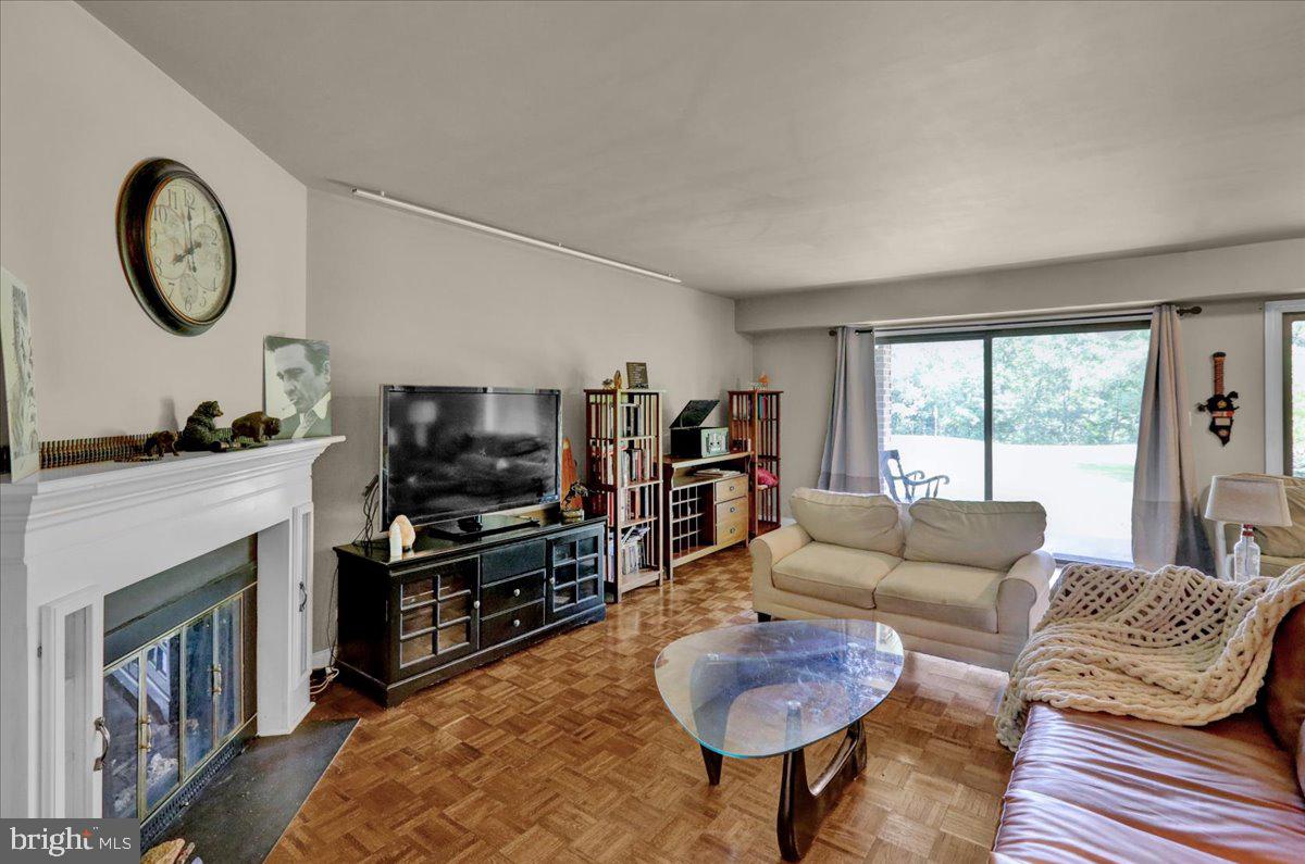 FLYING HILLS - Residential