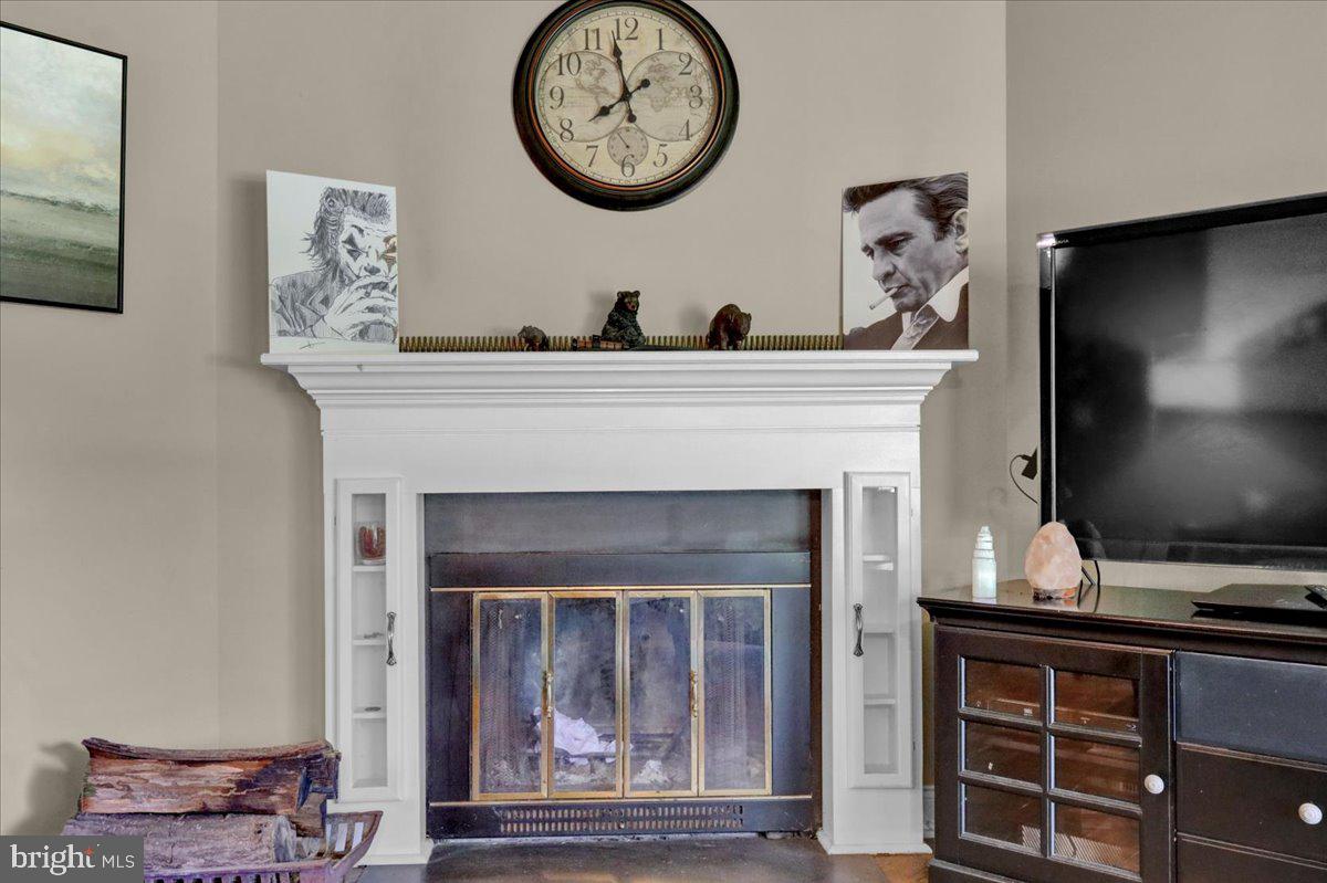 FLYING HILLS - Residential