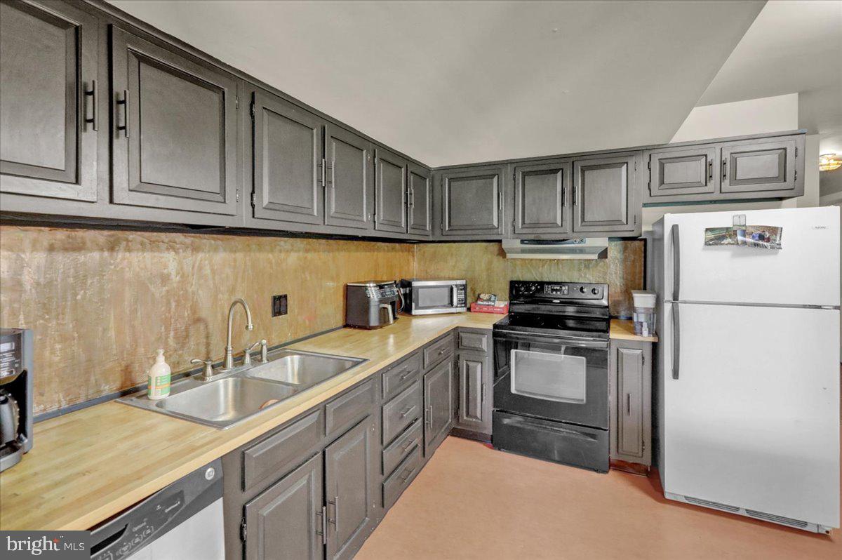 FLYING HILLS - Residential