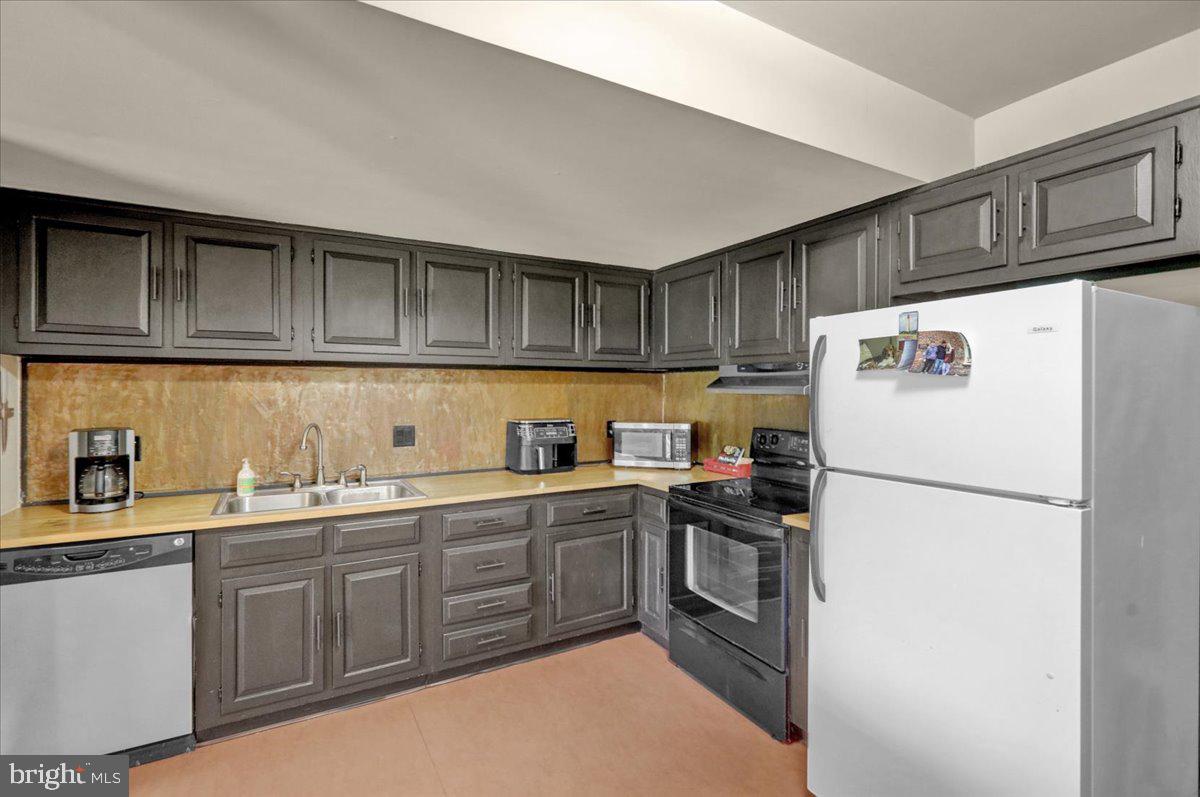 FLYING HILLS - Residential