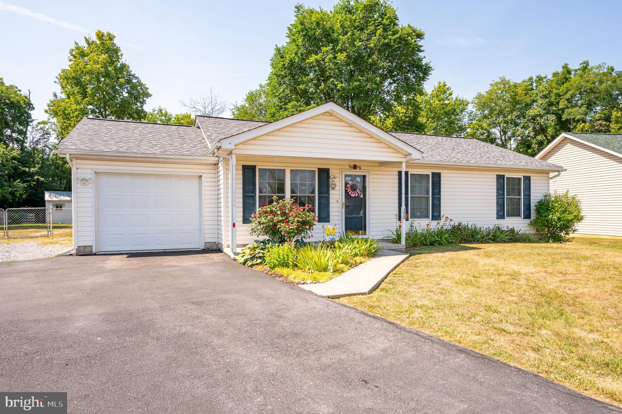 PINE GROVE ESTATES - Residential